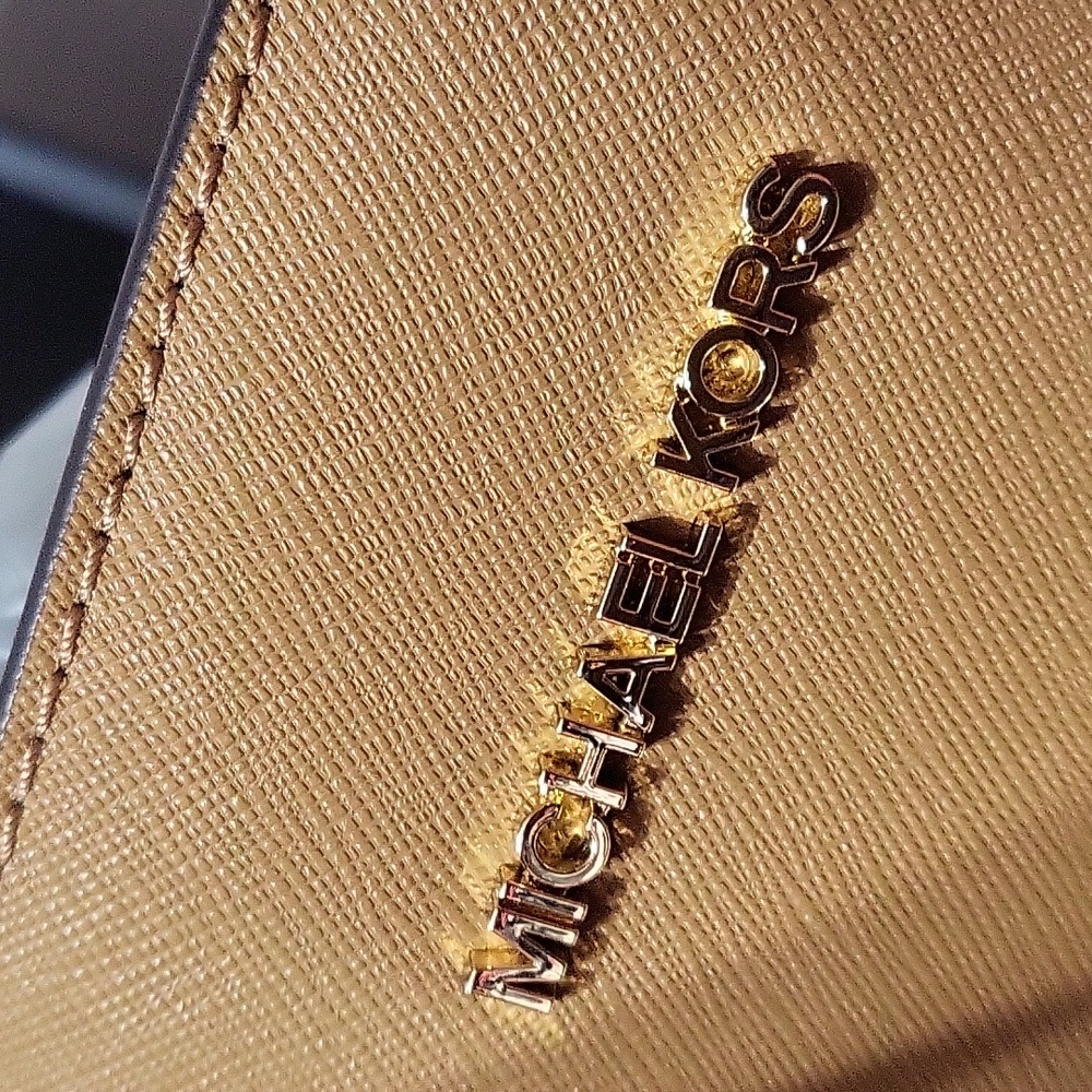 Michael Kors Tan GILLY Tote Bag - Picture 2 of 9